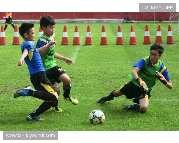 趣味走廊过道足球挑战赛打造校园创意运动新风尚 趣味走廊过道足球挑战赛打造校园创意运动新风尚